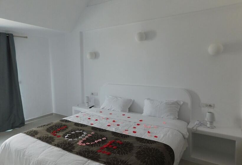 غرفة سوبيريور مطلّة علي البحر, Nikolas