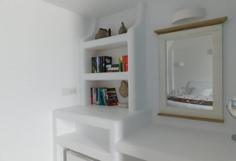 غرفة سوبيريور مطلّة علي البحر, Nikolas