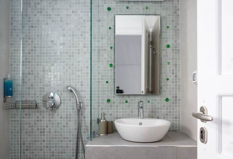 غرفة سوبيريور مطلة على حمام السباحة, Nikolas