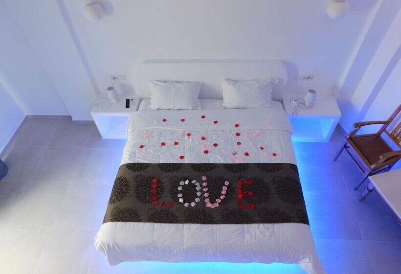 غرفة سوبيريور مطلّة علي البحر, Nikolas