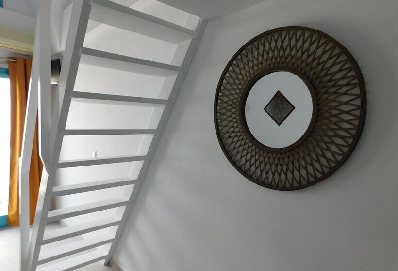 غرفة سوبيريور مطلّة علي البحر, Nikolas