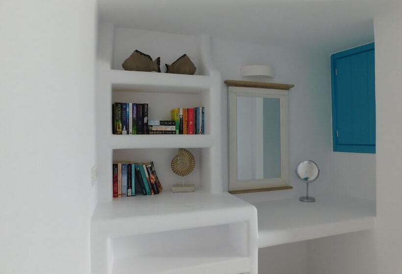 غرفة سوبيريور مطلّة علي البحر, Nikolas