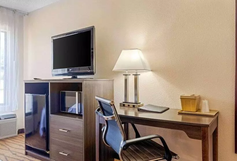 キングサイズベッドのスタンダードルーム, Quality Inn High Point  Archdale
