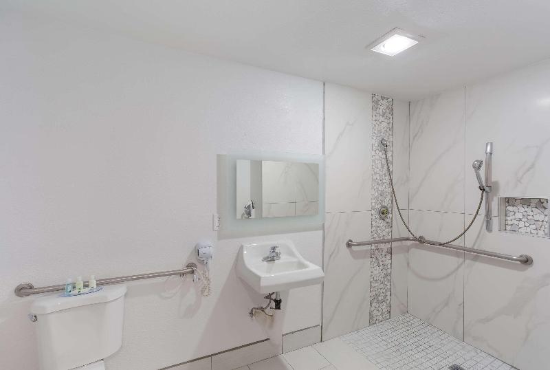 스탠다드 룸 킹사이즈 침대, Quality Inn Redding Near I5