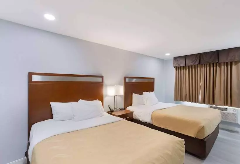 ２ダブルベッドのスタンダードルーム, Quality Inn Redding Near I5