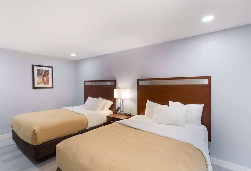 带2个双人床的标准工作室, Quality Inn Redding Near I5