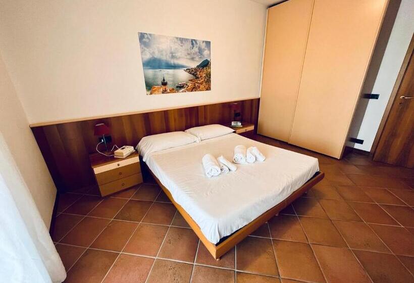 带1个卧室带花园景观的公寓, Residence Virgilio