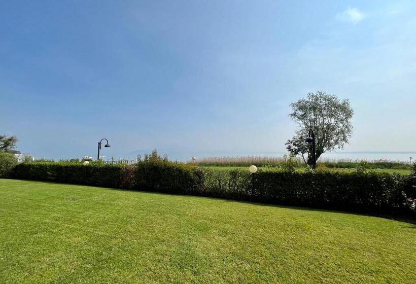 1 Bedroom Apartment Lake View, Residence Virgilio