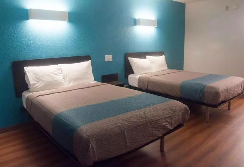 スタンダード４人部屋, Motel 6 Raleigh, Nc  North