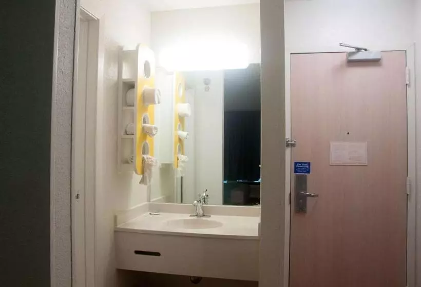 スタンダード４人部屋, Motel 6 Raleigh, Nc  North