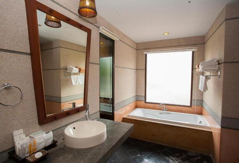 プールの見えるデラックスルーム, Railay Village Resort