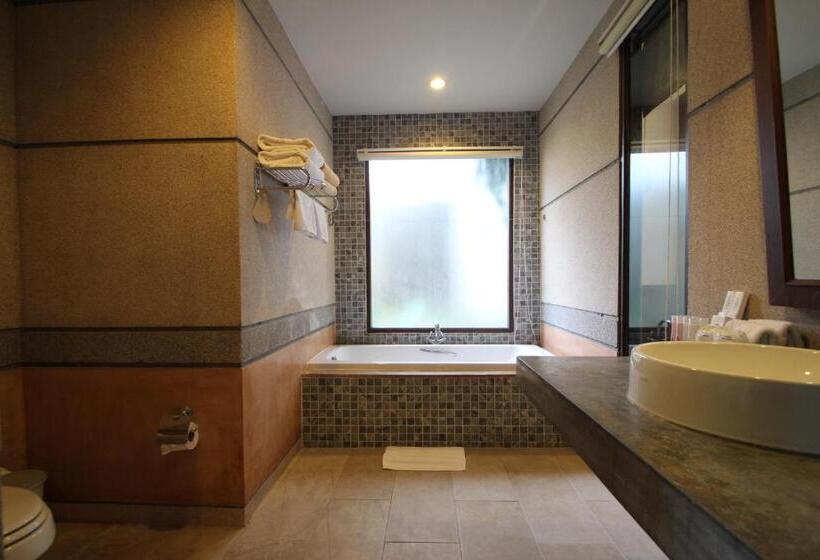 プールの見えるデラックスルーム, Railay Village Resort