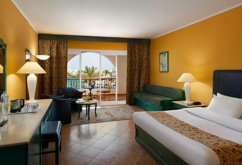 プールビュースタンダードルーム, Arabia Azur Resort