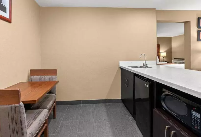 キングサイズベッドのスイートルーム, Comfort Inn & Suites Beaverton   Portland West