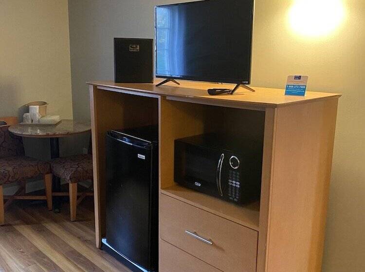 חדר סטנדרט שתי מיטות זוגיות, Econo Lodge At The Falls North