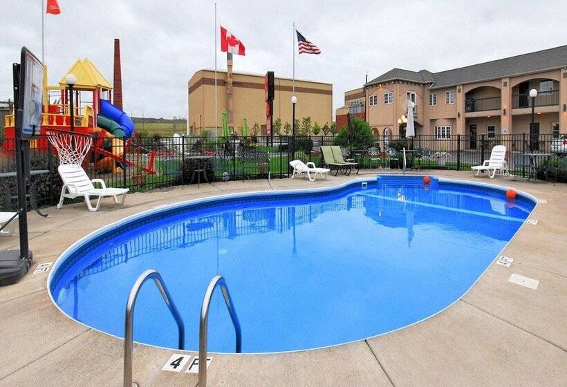 ２ダブルベッドのスタンダードルーム, Econo Lodge At The Falls North