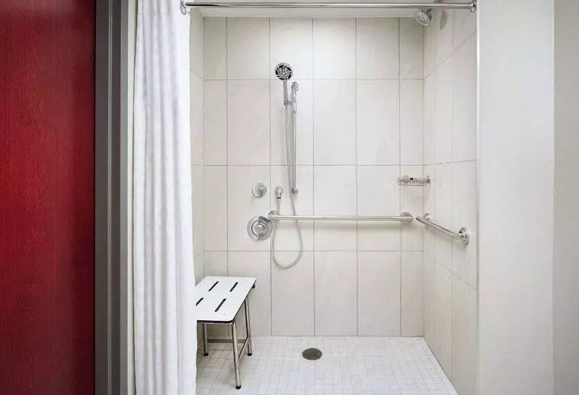 スイート, Embassy Suites By Hilton Hampton Convention Center