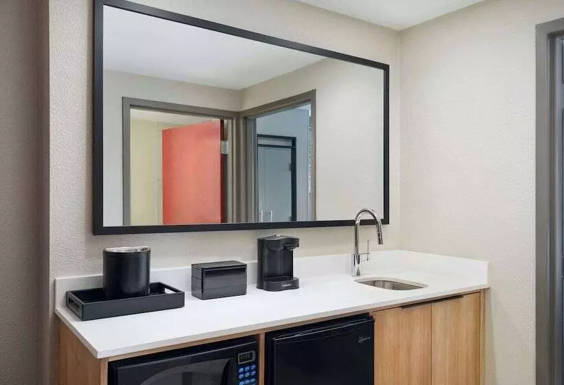 スイート, Embassy Suites By Hilton Hampton Convention Center