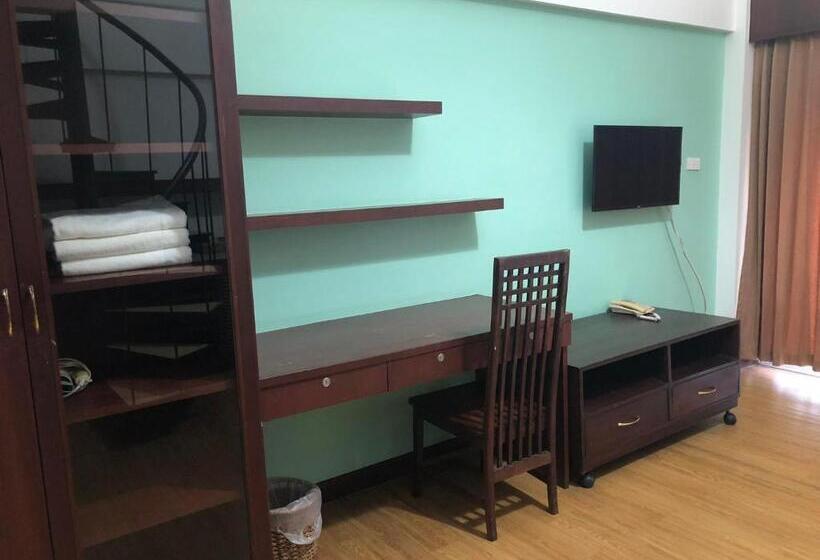 اتاق استاندارد چهارنفره با بالکن, Floral Shire Suvarnabhumi Airport   Sha Extra Plus