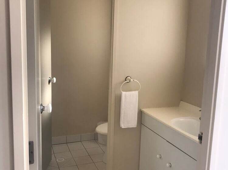 Апартаменты 1 Спальня, Geneva Motor Lodge