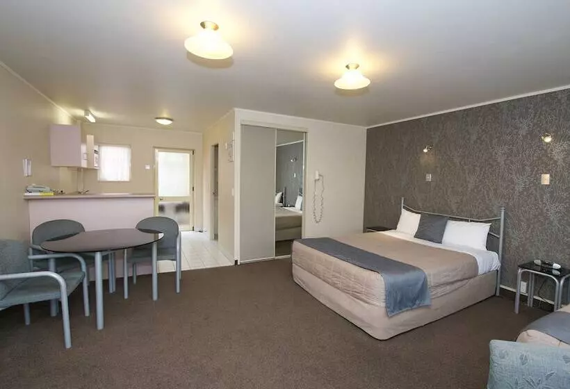 スタンダードスタジオ, Geneva Motor Lodge