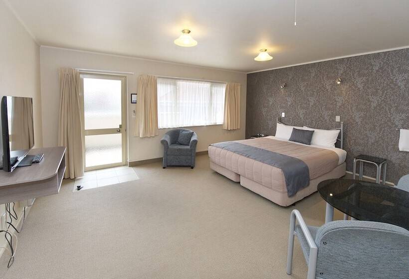 Студия Стандарт, Geneva Motor Lodge