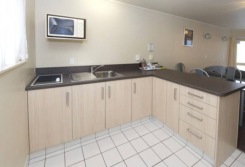 Апартаменты 2 Спальни, Geneva Motor Lodge