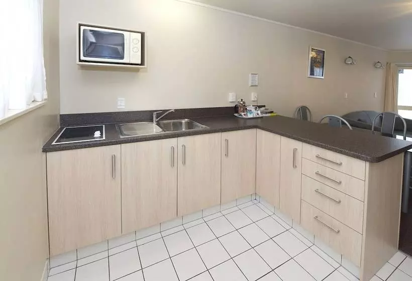 ２ベッドルームアパートメント, Geneva Motor Lodge