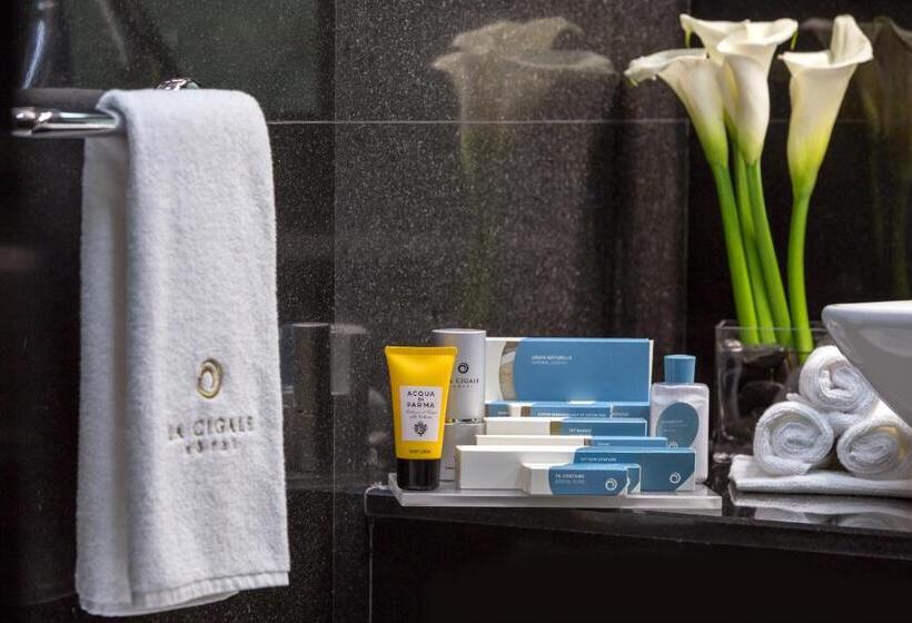 اتاق اجرایی با تخت بزرگ, La Cigale Hotel Managed By Accor