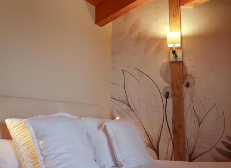 جناح جونيور مزوَّد بتراس, Boutique Niu De Sol   Designed For Adults