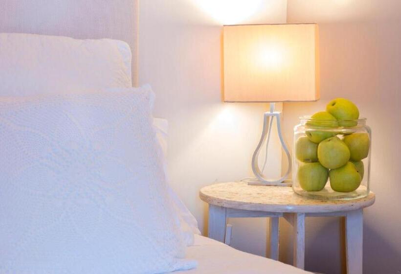 جناح جونيور مزوَّد بتراس, Boutique Niu De Sol   Designed For Adults