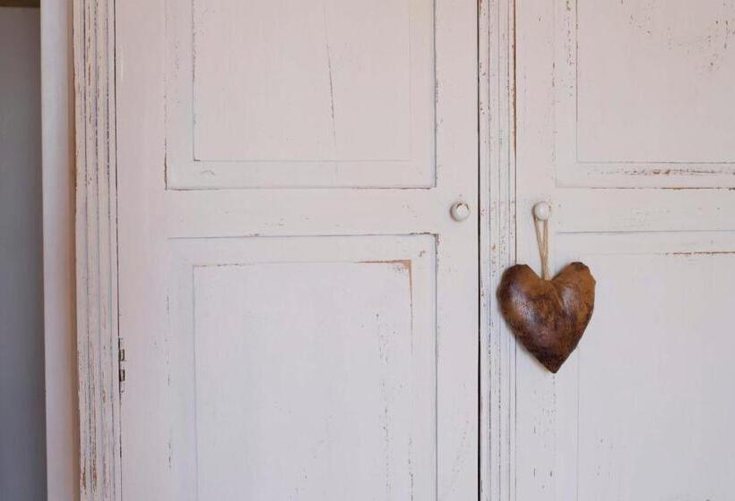 جناح جونيور مزوَّد بتراس, Boutique Niu De Sol   Designed For Adults