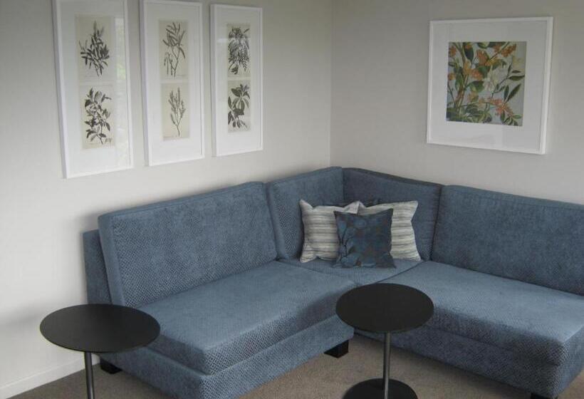 2 Bedrooms Apartment City View, Waitakere Resort & Spa