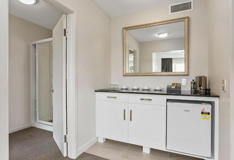 2 Bedrooms Apartment City View, Waitakere Resort & Spa