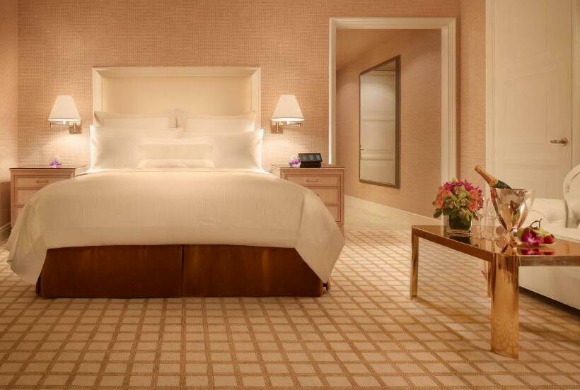 اتاق دلوکس با تخت کینگ و چشمانداز شهر, Wynn Macau