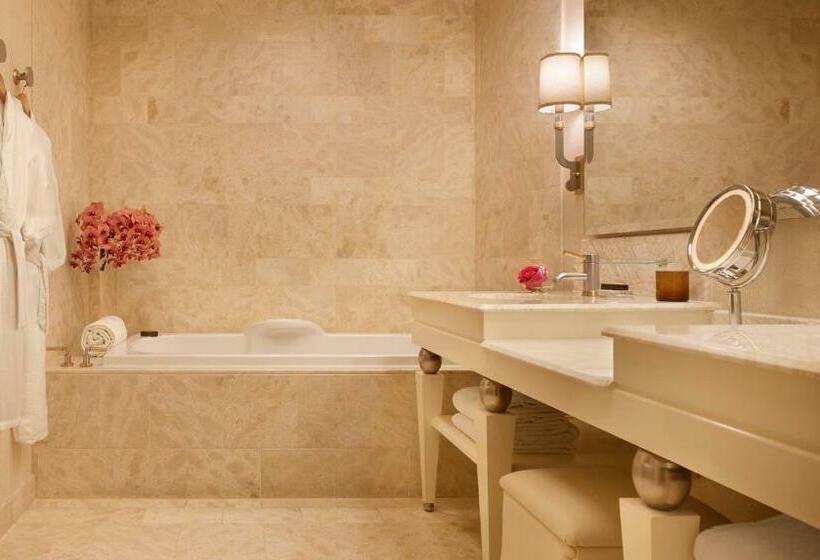 اتاق دلوکس با تخت کینگ و چشمانداز شهر, Wynn Macau