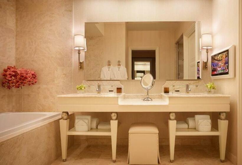 اتاق دلوکس با تخت کینگ و چشمانداز شهر, Wynn Macau