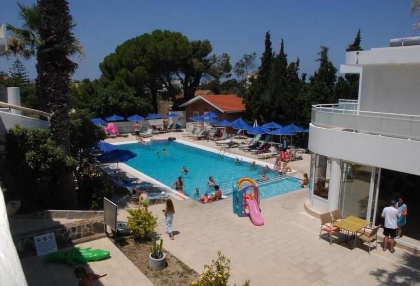 דירת משפחה, Paleos Apartments