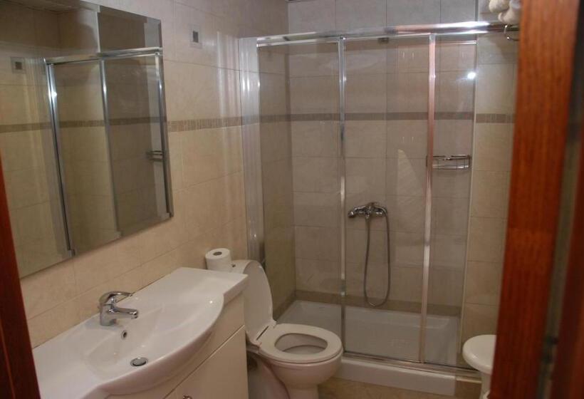 プールビュースタンダードステューディオ, Paleos Apartments