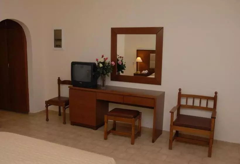 プールビュースタンダードステューディオ, Paleos Apartments