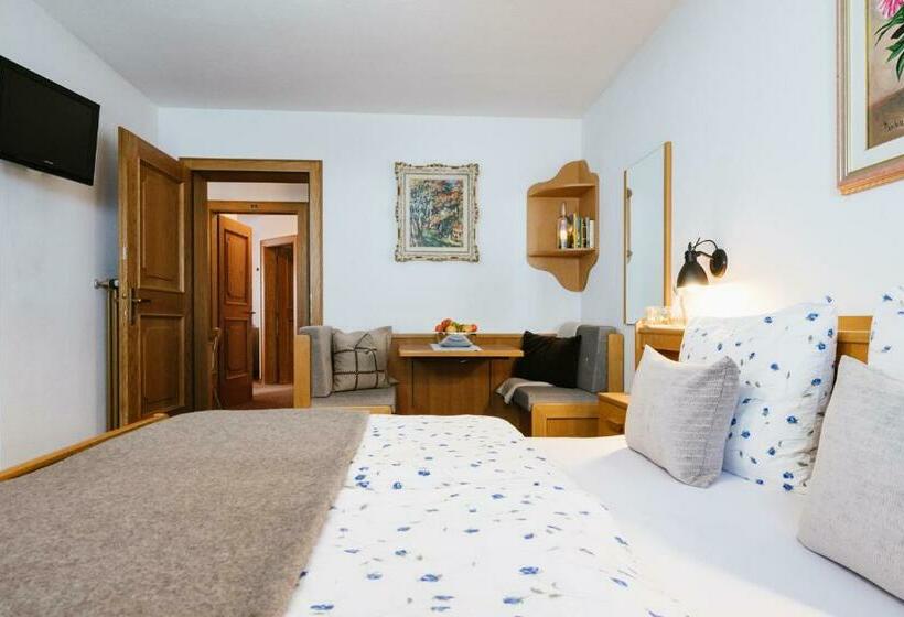 标准间带阳台, Garni Fany