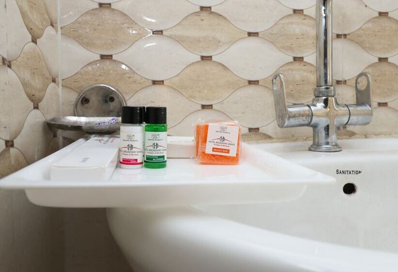 חדר דלוקס, Broadway Grand