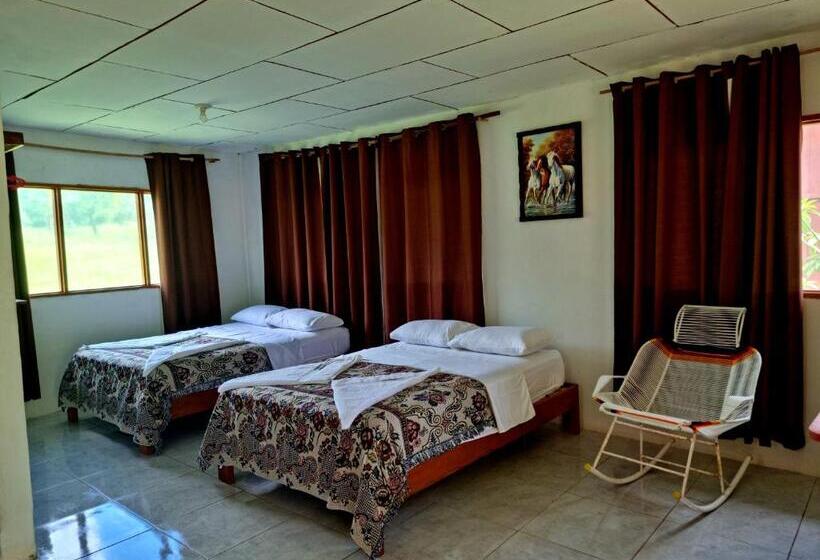 بنجلو عائلى, Milia Amazon Lodge