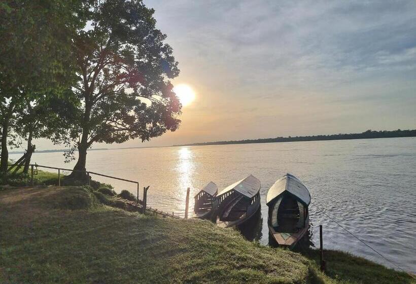 بنجلو عائلى, Milia Amazon Lodge