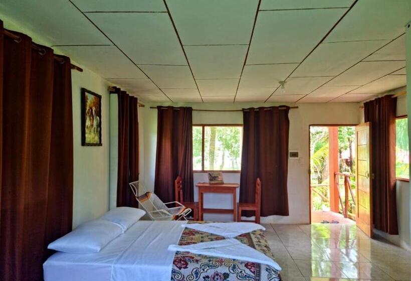 بنجلو عائلى, Milia Amazon Lodge