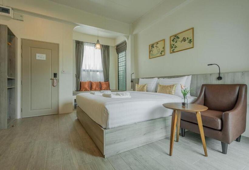 디럭스 룸 킹사이즈 침대, Ang Pao Hotel Phuket
