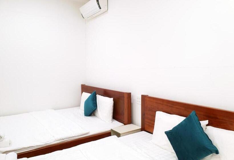 اتاق استاندارد چهار تخته, Hero Hostel & Billiards