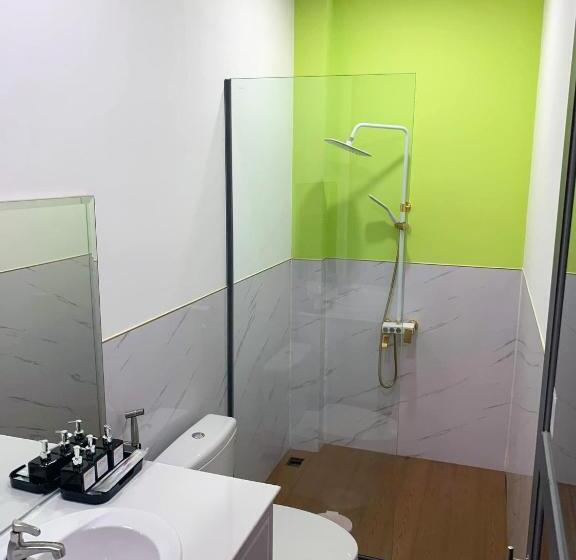 اتاق استاندارد چهار تخته, Hero Hostel & Billiards