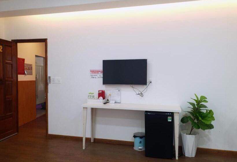 اتاق استاندارد چهار تخته, Hero Hostel & Billiards