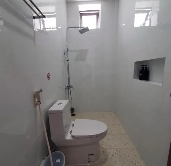اتاق خانوادگی با چشم‌انداز باغ, Hero Hostel & Billiards